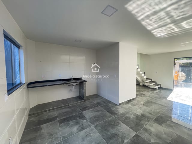 Casa com 100m² 2 quartos e 3 banheiros, para alugar, no bairro Jardim Atlântico Oeste (Itaipuaçu) em Maricá