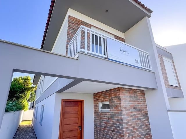 Foto do Casa - Casa com 1 suíte e duas demi-suítes, financiável e a 300 metros da praia - Morro das Pedras - Florianópolis/SC. | Costão Sul Imóveis