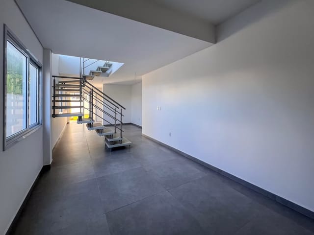 Foto do Casa - Casa com 1 suíte e duas demi-suítes, financiável e a 300 metros da praia - Morro das Pedras - Florianópolis/SC. | Costão Sul Imóveis
