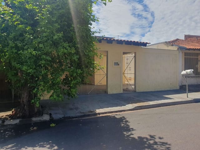 Casa com 170m² 2 quartos e 1 banheiro, à venda, no bairro Núcleo Habitacional Thereza Maria Barbieri em Birigüi