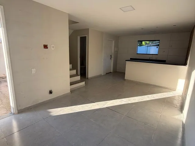 Casa 2 quartos e 2 banheiros, para alugar, no bairro Jardim Atlântico Central (Itaipuaçu) em Maricá