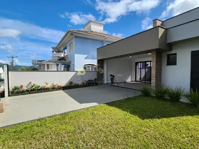 Casa com 430m² 4 quartos e 3 banheiros, à venda, no bairro Pedra Branca em Palhoça