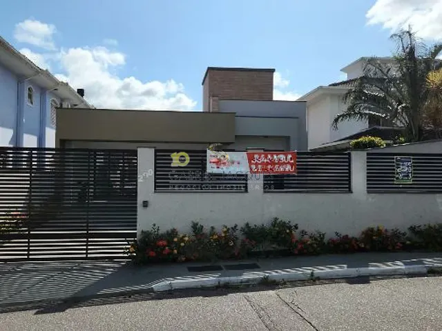 Casa com 430m² 4 quartos e 3 banheiros, à venda, no bairro Pedra Branca em Palhoça