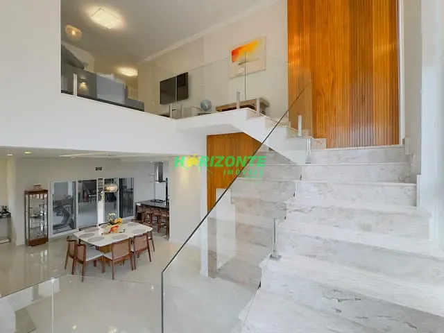 Casa com 541m² 5 quartos e 6 banheiros, à venda ou para alugar, no bairro Condomínio Residencial Jaguary em São José dos Campos