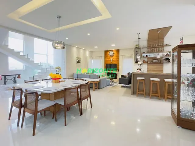 Casa com 541m² 5 quartos e 6 banheiros, à venda ou para alugar, no bairro Condomínio Residencial Jaguary em São José dos Campos