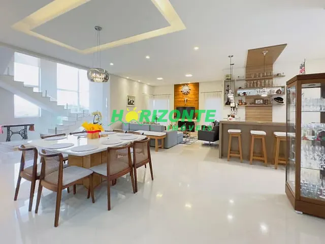 Casa com 541m² 5 quartos e 6 banheiros, à venda, no bairro Urbanova em São José dos Campos