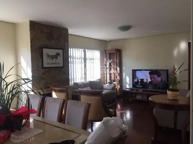 Casa com 450m² 3 quartos e 4 banheiros, à venda, no bairro Vila Oliveira em Mogi das Cruzes