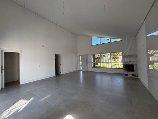 Casa com 400m² 3 quartos e 4 banheiros, à venda, no bairro Ingleses do Rio Vermelho em Florianópolis