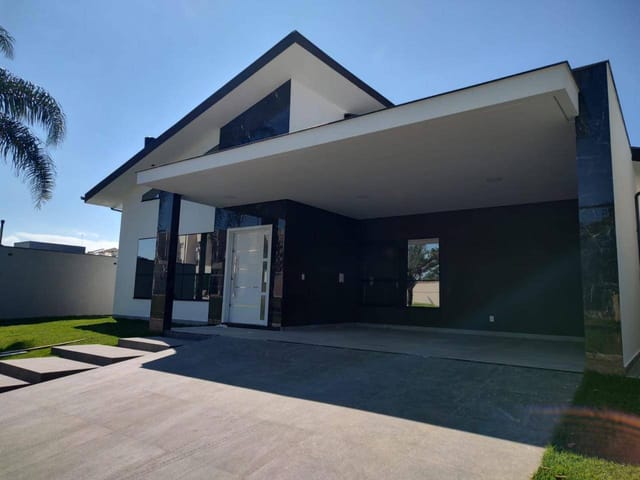 Casa com 400m² 3 quartos e 4 banheiros, à venda, no bairro Ingleses do Rio Vermelho em Florianópolis