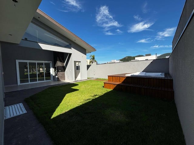 Casa com 400m² 3 quartos e 4 banheiros, à venda, no bairro Ingleses do Rio Vermelho em Florianópolis
