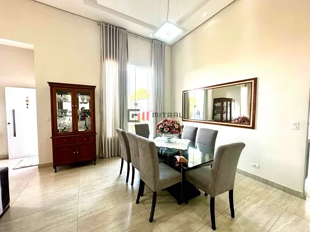 Casa com 320m² 3 quartos e 3 banheiros, à venda, no bairro Centro em Cambé