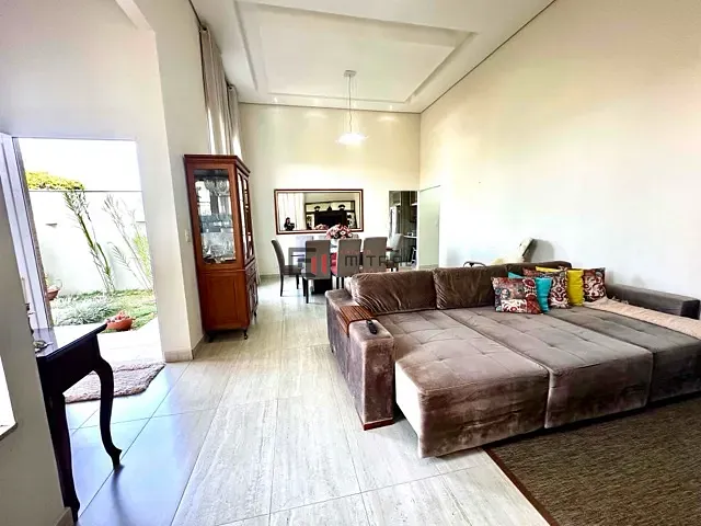 Casa com 320m² 3 quartos e 3 banheiros, à venda, no bairro Centro em Cambé