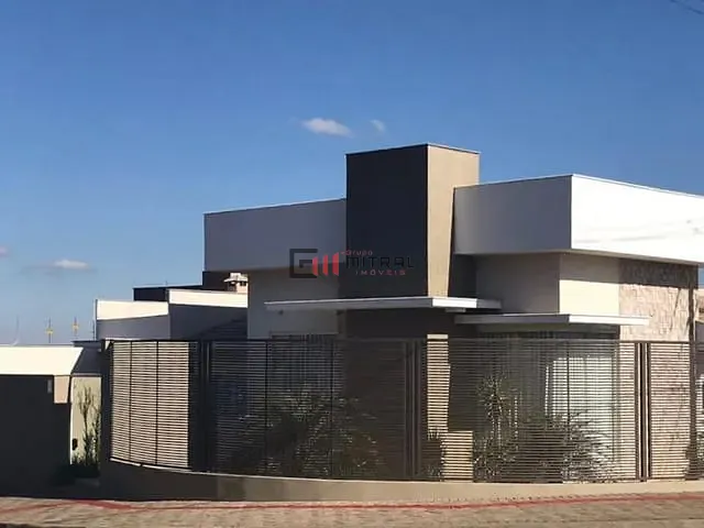 Casa com 320m² 3 quartos e 3 banheiros, à venda, no bairro Centro em Cambé