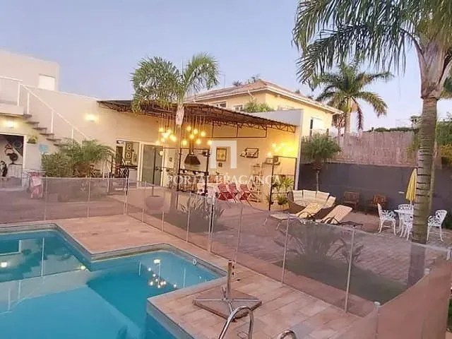Casa com 700m² 5 quartos e 6 banheiros, à venda, no bairro Condomínio Residencial Santa Helena em Bragança Paulista