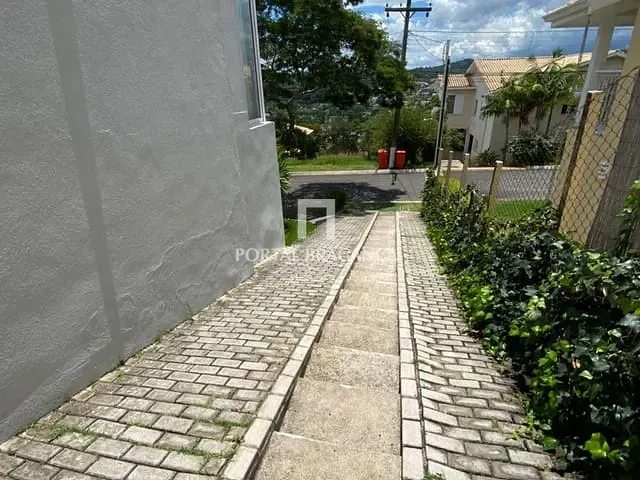 Casa com 700m² 5 quartos e 6 banheiros, à venda, no bairro Condomínio Residencial Santa Helena em Bragança Paulista