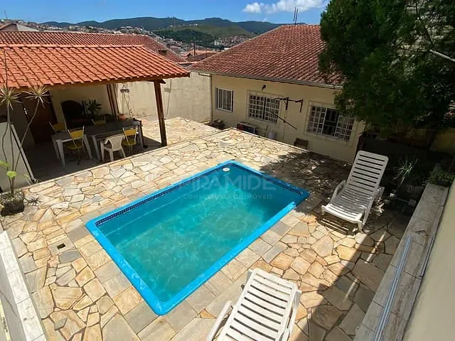 Casa com 275m² 3 quartos e 2 banheiros, à venda, no bairro Jardim das Hortênsias em Poços de Caldas