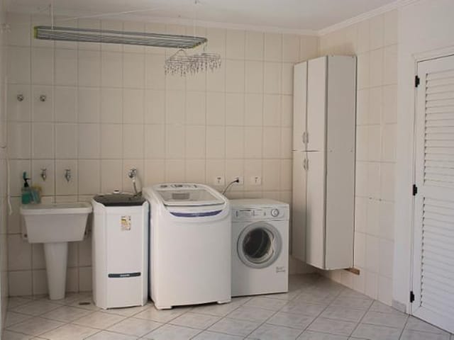 Casa com 750m² 5 quartos e 6 banheiros, à venda, no bairro Parque Dom Henrique em Cotia