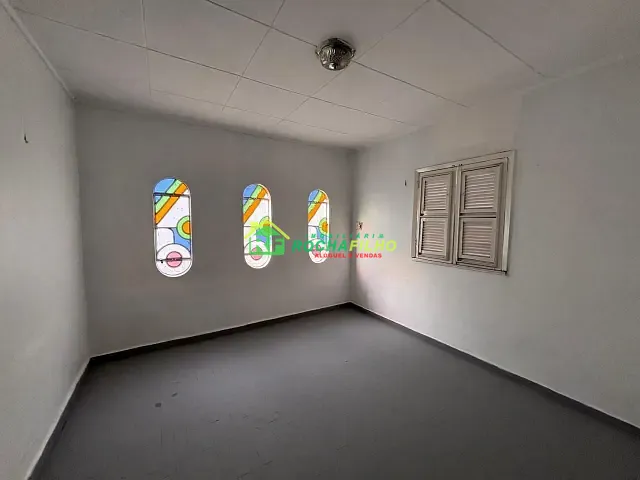 Casa com 300m² 3 quartos e 1 banheiro, para alugar, no bairro São João em Teresina