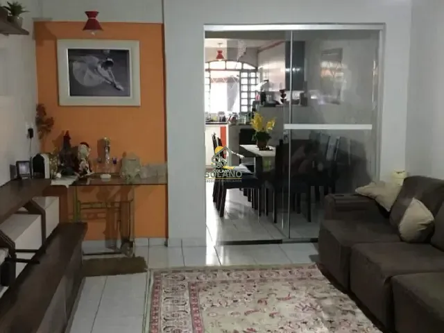Casa com 240m² 4 quartos e 2 banheiros, à venda, no bairro Vila Rosa em Goiânia