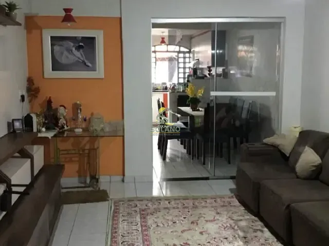 Casa com 240m² 4 quartos e 2 banheiros, à venda, no bairro Vila Rosa em Goiânia