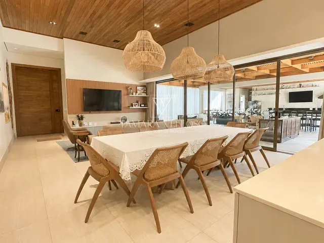 Casa com 660m² 3 quartos e 7 banheiros, à venda, no bairro Botujuru em Mogi das Cruzes