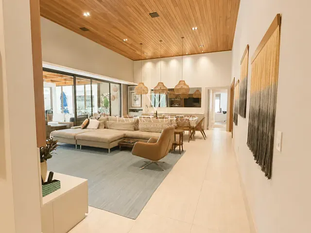 Casa com 660m² 3 quartos e 7 banheiros, à venda, no bairro Botujuru em Mogi das Cruzes