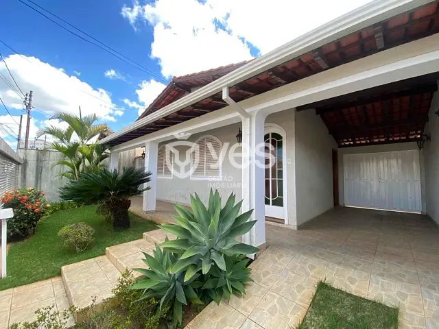 Casa com 360m² 4 quartos e 2 banheiros, à venda, no bairro Vila Guimarães em Araxá
