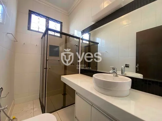 Casa com 360m² 4 quartos e 2 banheiros, à venda, no bairro Vila Guimarães em Araxá