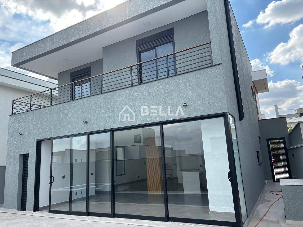 Casa à venda com 3 quartos, 167m² - Foto 1