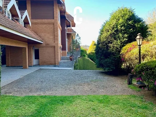 Casa com 1664m² 5 quartos e 8 banheiros, à venda, no bairro Jardim Véu da Noiva em Campos Do Jordão