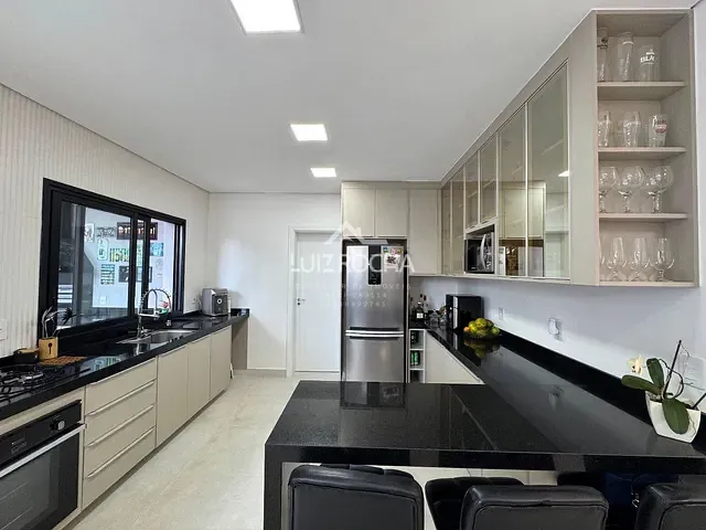 Casa com 503m² 3 quartos e 5 banheiros, à venda, no bairro Parque Nova Jandira em Jandira