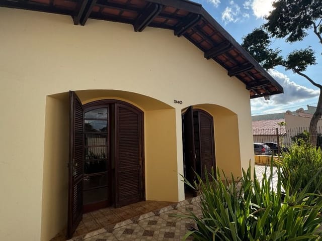 Casa com 327m² 3 quartos e 3 banheiros, à venda, no bairro Valinhos em Tatuí