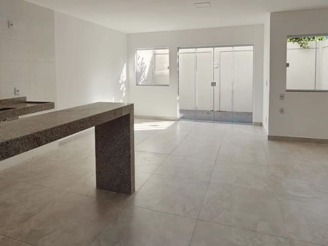 Casa com 106m² 3 quartos e 2 banheiros, à venda, no bairro Balneário de Carapebus em Serra
