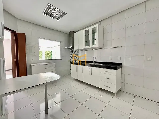 Casa com 500m² 4 quartos e 6 banheiros, à venda, no bairro Parque Verde em Belém