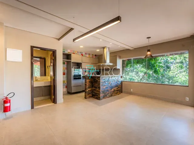 Casa com 2500m² 4 quartos e 5 banheiros, à venda, no bairro Jardim Botânico em Brasília