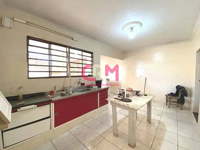Casa com 2415m² 5 quartos e 3 banheiros, à venda, no bairro Centro em Taquaritinga