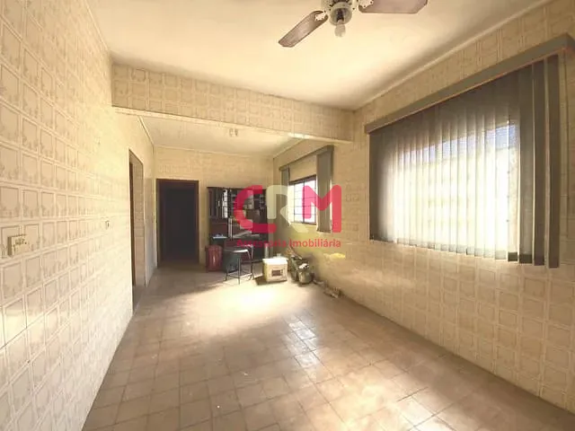 Casa com 2415m² 5 quartos e 3 banheiros, à venda, no bairro Centro em Taquaritinga