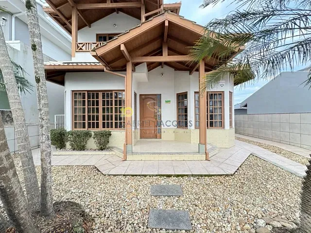 Casa com 360m² 4 quartos e 4 banheiros, à venda, no bairro Pedra Branca em Palhoça