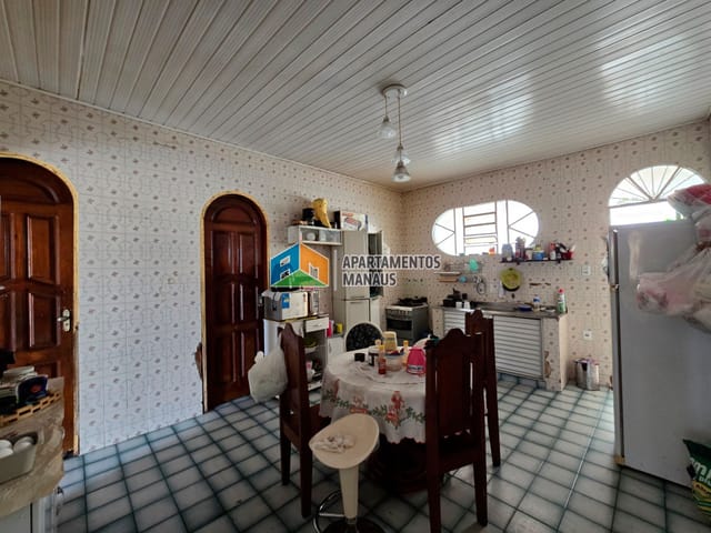 Casa 4 quartos e 2 banheiros, à venda, no bairro Santo Antônio em Manaus