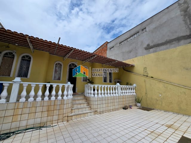 Casa 4 quartos e 2 banheiros, à venda, no bairro Santo Antônio em Manaus