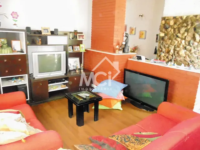 Casa 5 quartos e 3 banheiros, à venda, no bairro Três Vendas em Pelotas