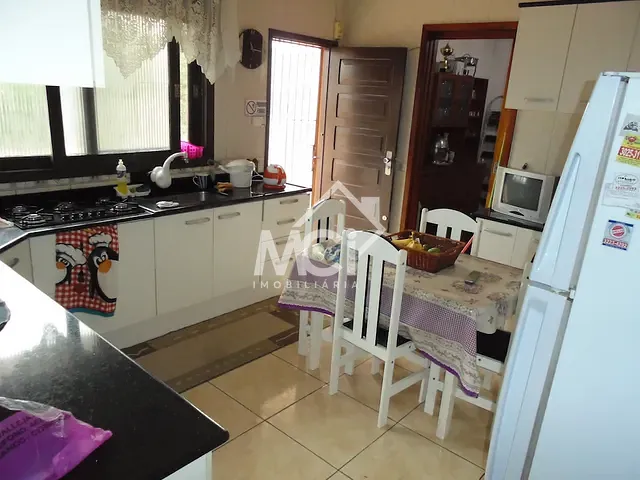 Casa 5 quartos e 3 banheiros, à venda, no bairro Três Vendas em Pelotas
