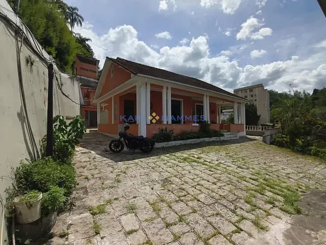 Casa 7 quartos e 7 banheiros, à venda, no bairro Saldanha Marinho em Petrópolis