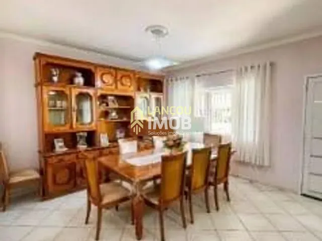 Casa com 300m² 3 quartos e 3 banheiros, à venda, no bairro Vila Maringá em Jundiaí