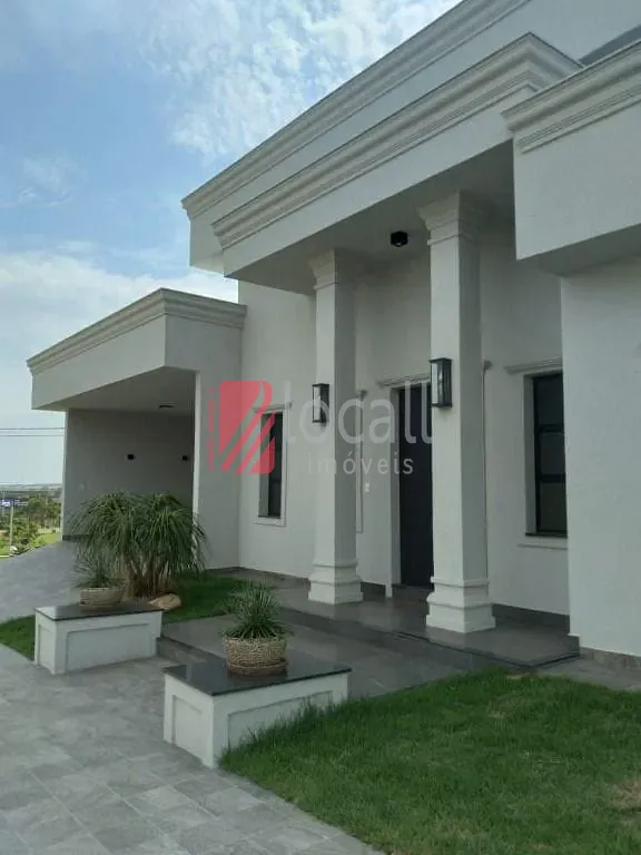 Casa com 3 quartos à venda, 250m² — foto 2 de 18