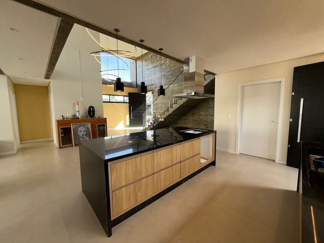 Casa 3 quartos e 4 banheiros, à venda, no bairro Ingleses do Rio Vermelho em Florianópolis