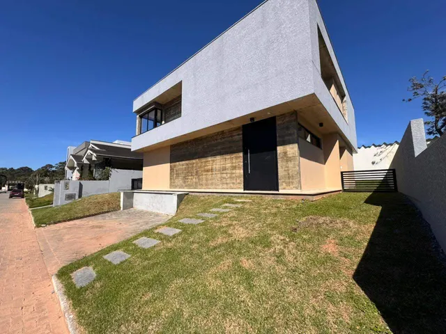 Casa 3 quartos e 4 banheiros, à venda, no bairro Ingleses do Rio Vermelho em Florianópolis