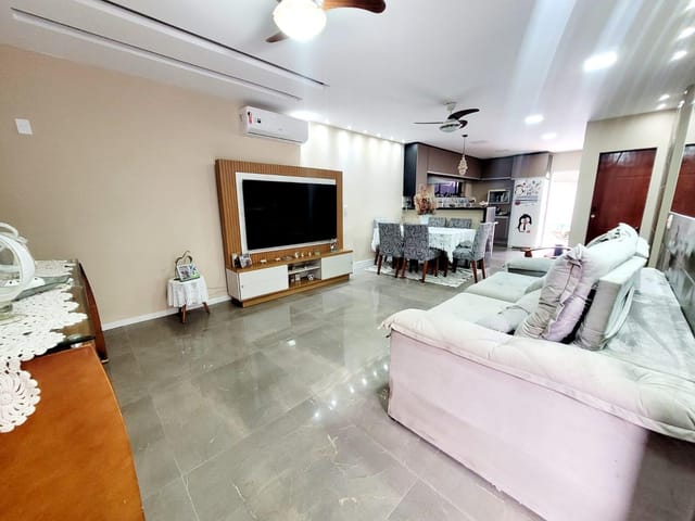 Casa com 360m² 4 quartos e 4 banheiros, à venda, no bairro Vila Valqueire em Rio de Janeiro
