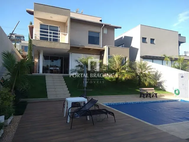 Casa com 700m² 4 quartos e 5 banheiros, à venda, no bairro Condomínio Vale das Águas em Bragança Paulista
