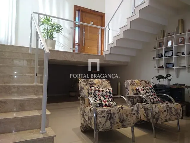 Casa com 700m² 4 quartos e 5 banheiros, à venda, no bairro Condomínio Vale das Águas em Bragança Paulista